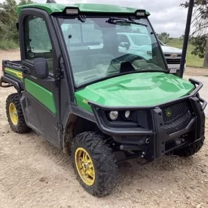 2024 John Deere Gator XUV 835R Signature Edition 4WD Utility Cart (1)