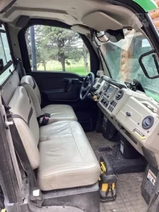 2024 John Deere Gator XUV 835R Signature Edition 4WD Utility Cart (11)