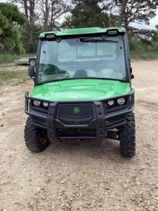 2024 John Deere Gator XUV 835R Signature Edition 4WD Utility Cart (2)