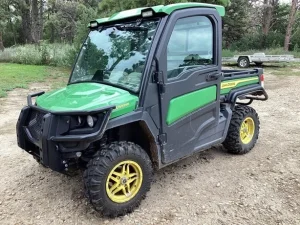 2024 John Deere Gator XUV 835R Signature Edition 4WD Utility Cart (3)