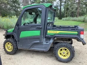 2024 John Deere Gator XUV 835R Signature Edition 4WD Utility Cart (4)