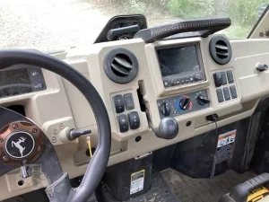 2024 John Deere Gator XUV 835R Signature Edition 4WD Utility Cart (8)