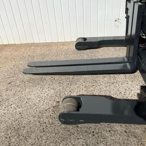 Combilift WR Electric Pantograph Carriage Stacker For Sale (5)