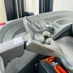 TOYOTA RRE160 IndoorOutdoor Reach Forklift for Sale (11)